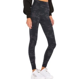 Spanx seamless leggings Medium